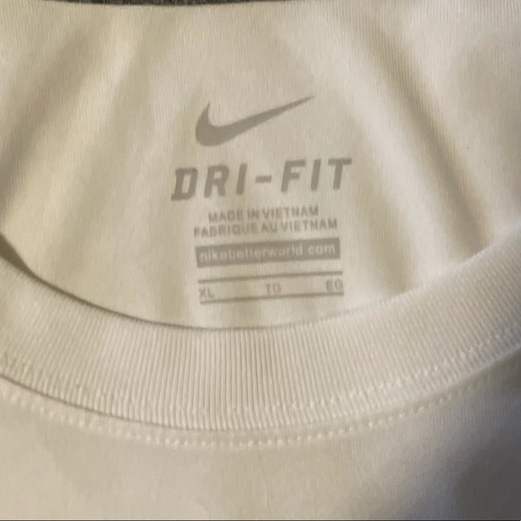 HUGE MOVING AWAY SALE! Nike Dri-Fit Long Sleeve - Picture 3 of 4